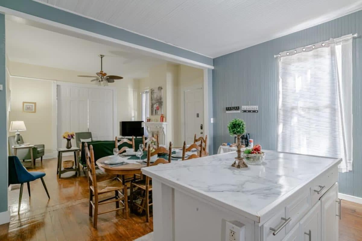 Pretty Peach Palace-Historic, Mins To Downtown Mobile Luaran gambar